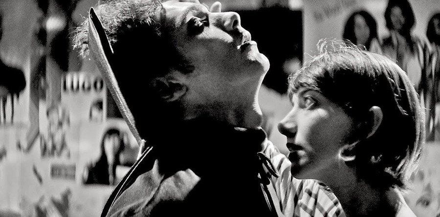 UNA CHICA VUELVE A CASA SOLA DE NOCHE ficha