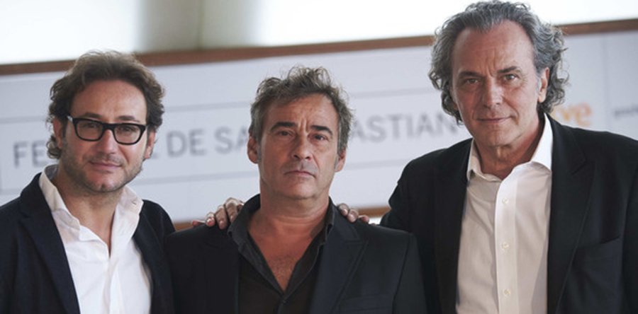 EL HOMBRE DE LAS MIL CARAS premiere: Premiere multicárica