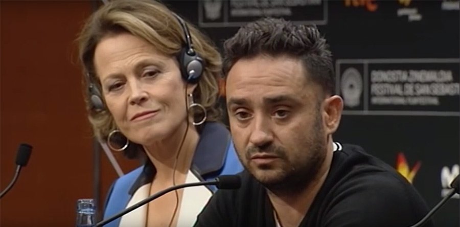 UN MONSTRUO VIENE A VERME rueda: ¡Bayona, eres un monstruo!