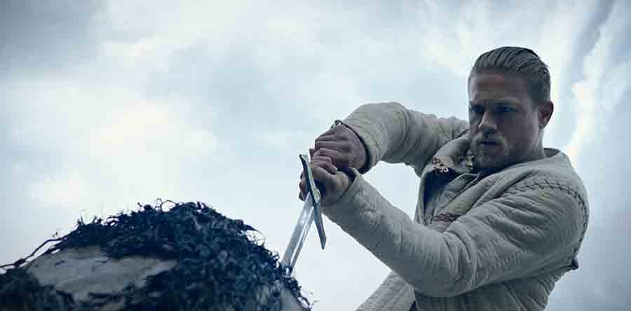 REY ARTURO: LA LEYENDA DE EXCALIBUR ficha