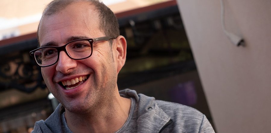 ADIÓS noticia: Regreso de Paco Cabezas al cine y a España