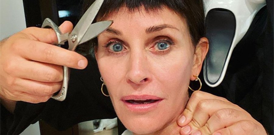 SCREAM 5 avance: Foto de Courteney Cox con peinado screamero