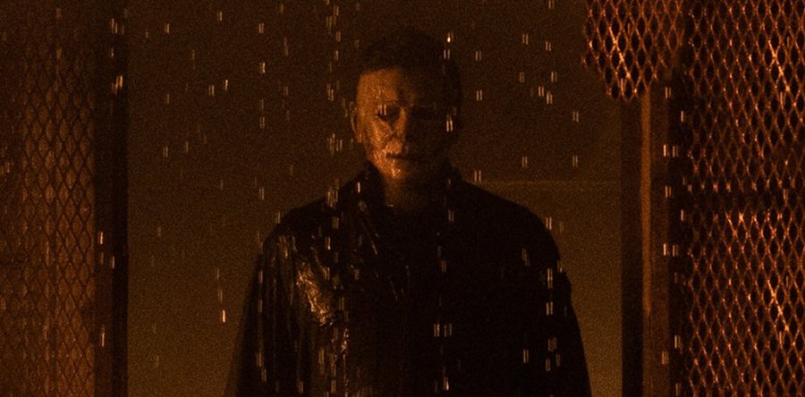 HALLOWEEN KILLS avance: Michael Myers bajo la lluvia