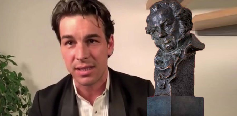 GOYAS 2021 noticia: Mario Casas, campeón